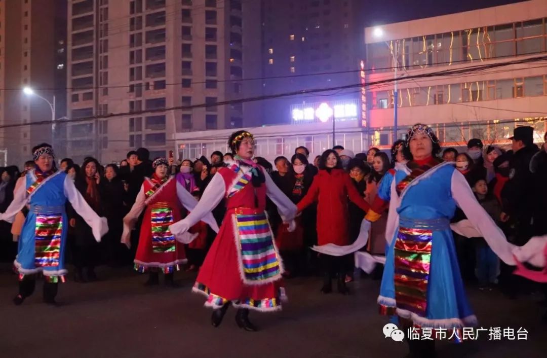 在中天健廣場,鬧元宵全民舞動健身舞活動已經將歡樂的音符唱響,把舞動