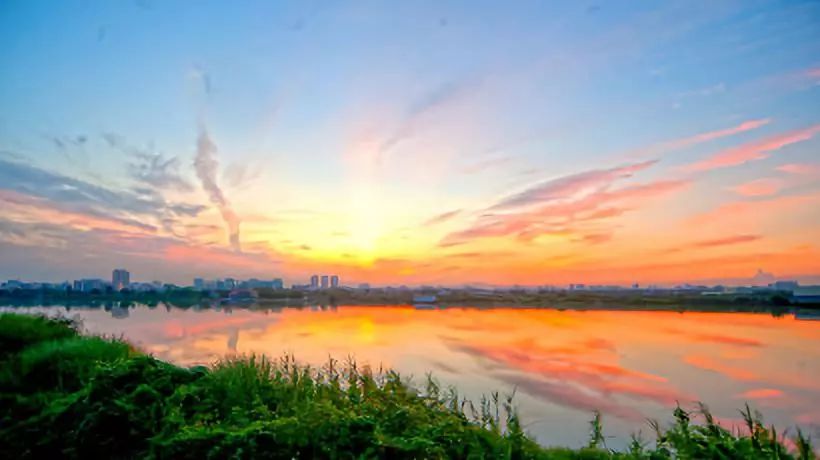 春风十里不如住在河景房里