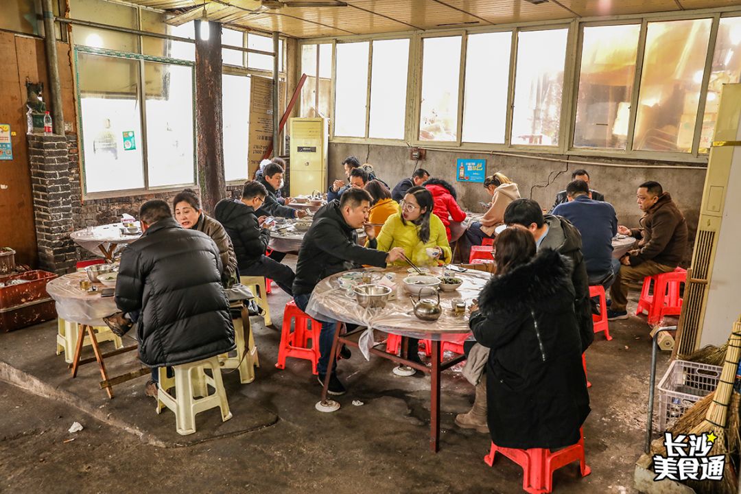 憑老長沙本土味道用一道道口味土菜稱霸豹子嶺