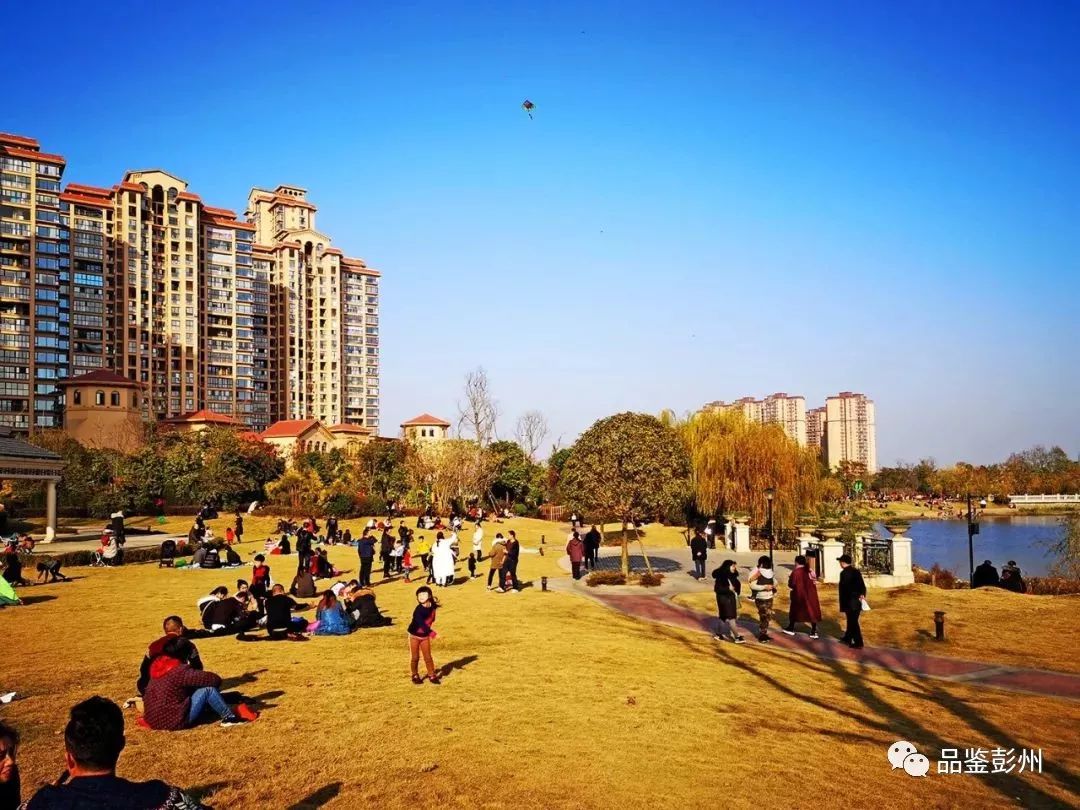 而彭彭眼裡的彭州就是一座立體山水畫卷的公園城市