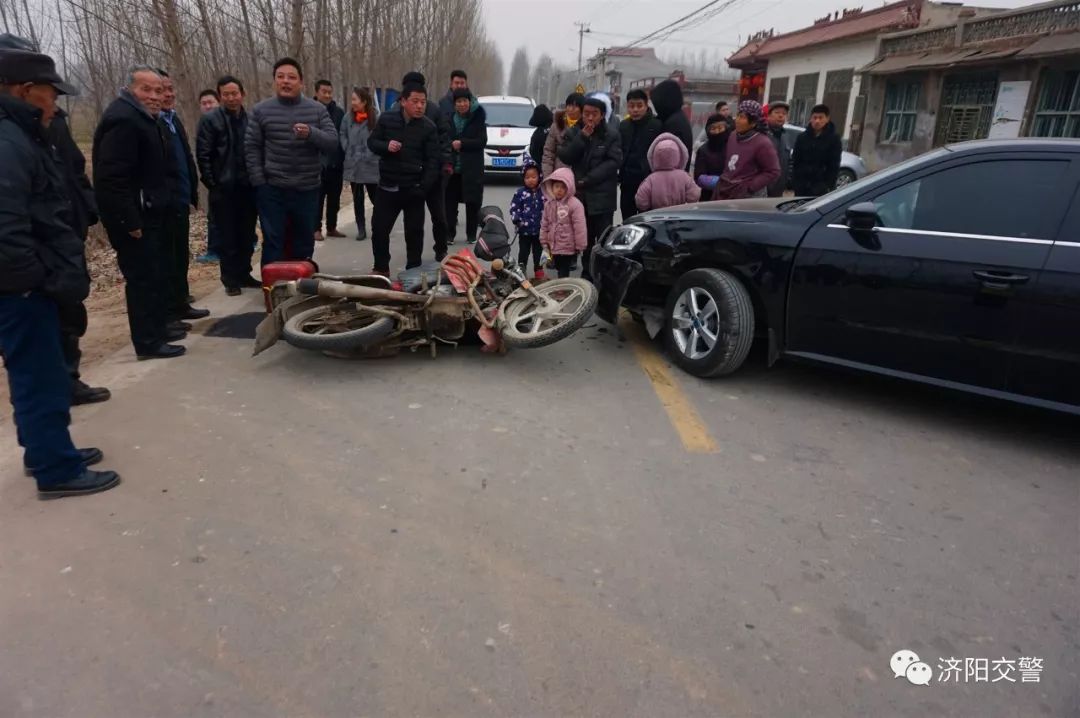 【濟陽圈|城事】濟陽一男子醉酒駕駛摩托車直接撞在汽車上. .