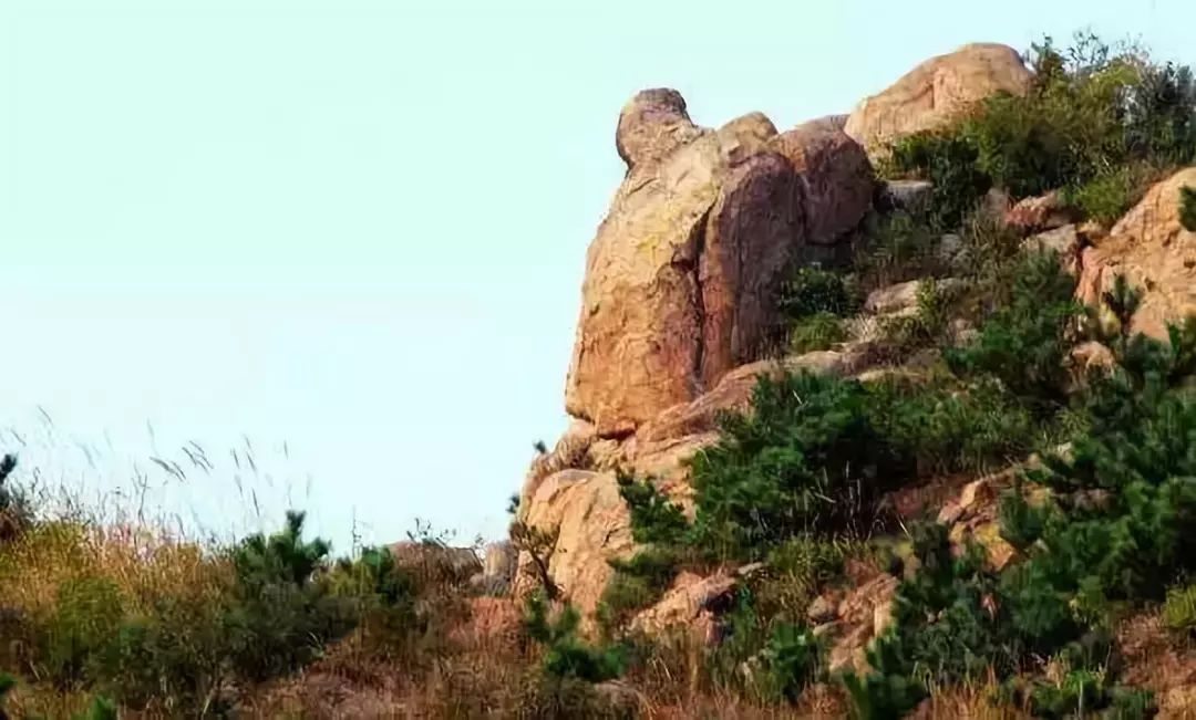 不得不说大自然真是巧妙毛公山后有东方红村,北有解放村前有保国村,南