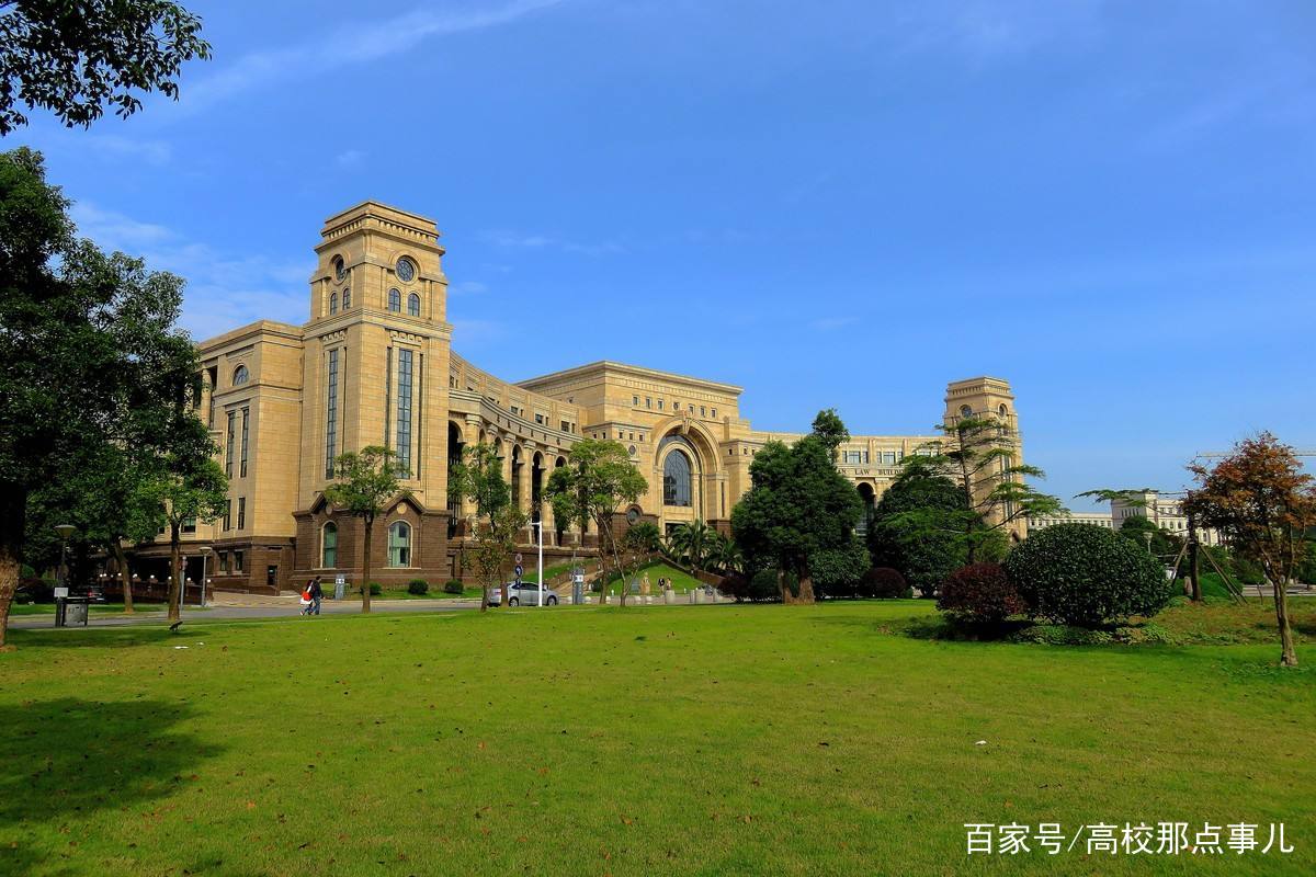 其综合实力已经完全不输复旦大学,加上上交大是以理工为主的院校,所以