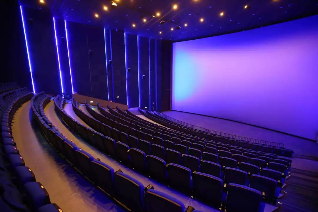 为什么看电影一定选巨幕厅?