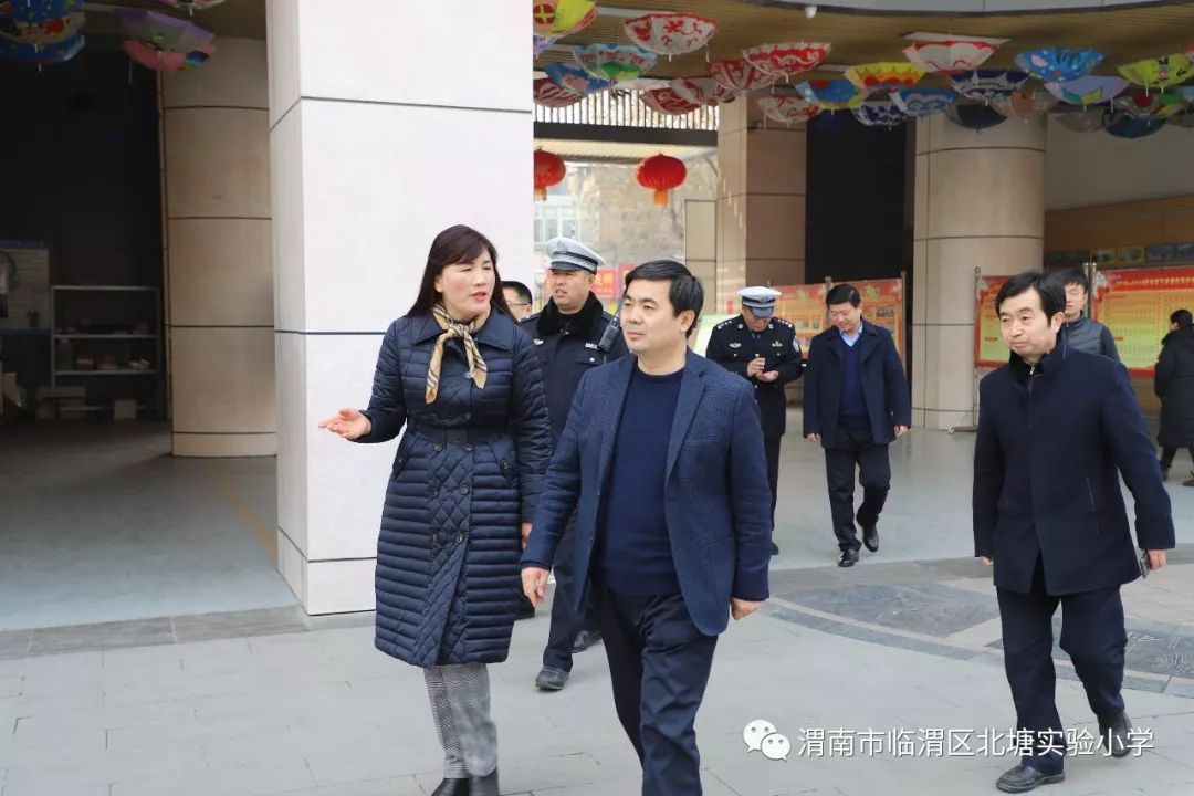 吕培明副市长刘宝琳区长等领导检查我校开学工作