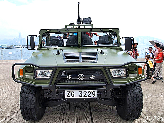 中国6×6军用越野车图片