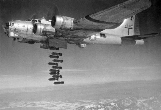 b-29轰炸机炸毁图片