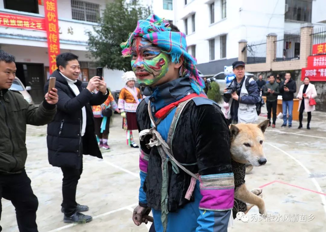 背狗祈福,神秘"芒篙,激烈斗马…安陲十七坡看苗妹与"山神"狂欢