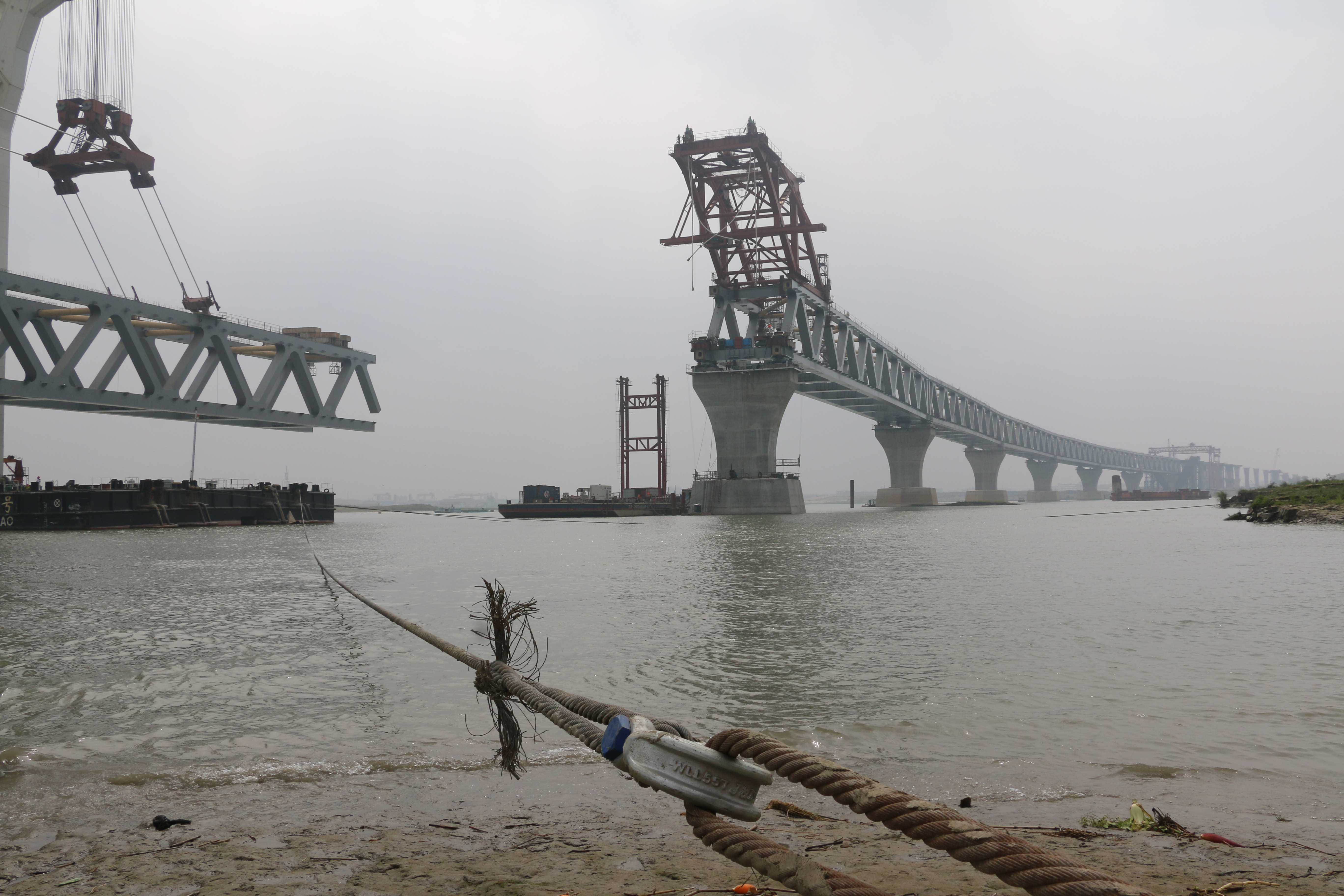 孟加拉国帕德玛大桥项目第七跨钢梁架设完成