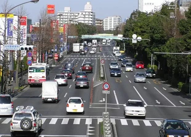 日本逆天停車場2m停204輛車,這才是東京不堵車原因