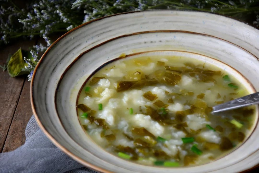 东北酸菜疙瘩汤图片