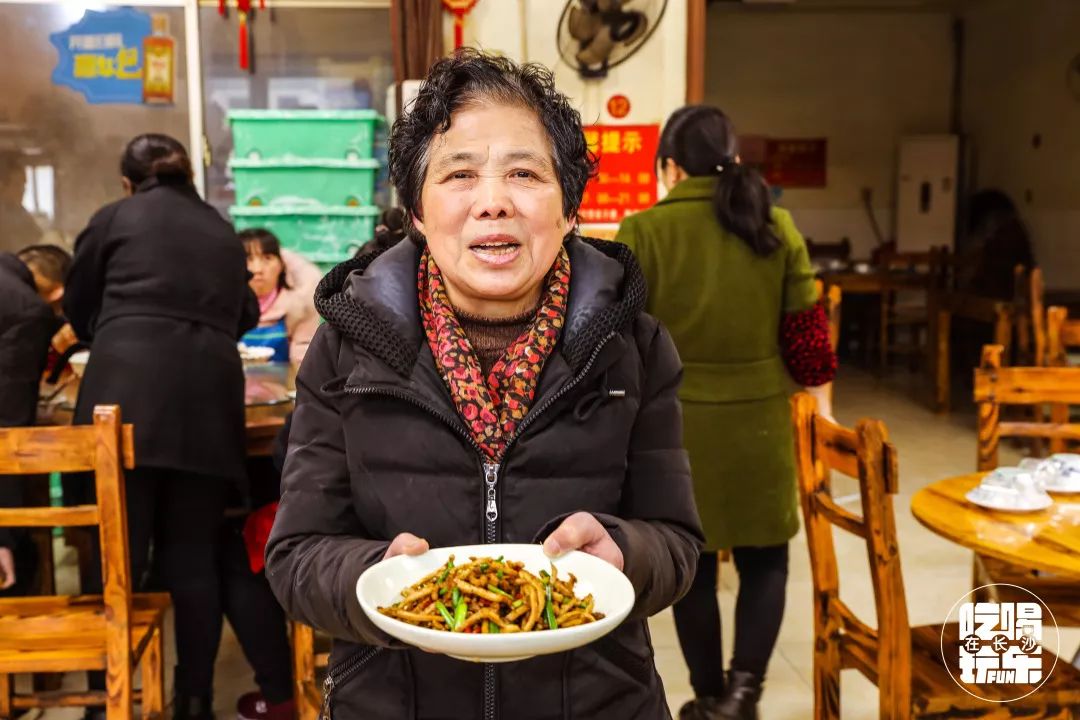 邹娭毑凉面,四娭毑口味虾,五娭毑臭豆腐,巢娭毑月饼,长沙的美食娭毑们