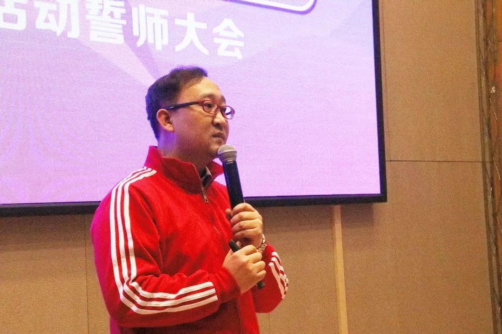 大家鼓舞士气最后,大明宫东三环店常务副总经理唐小晖为大家加油打气!