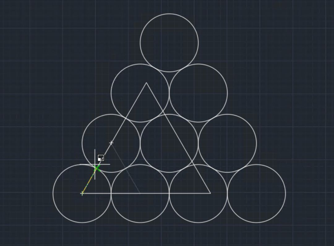 pol命令(多边形),e(边长)模式,以相邻两个圆的圆心画一个三角形;2