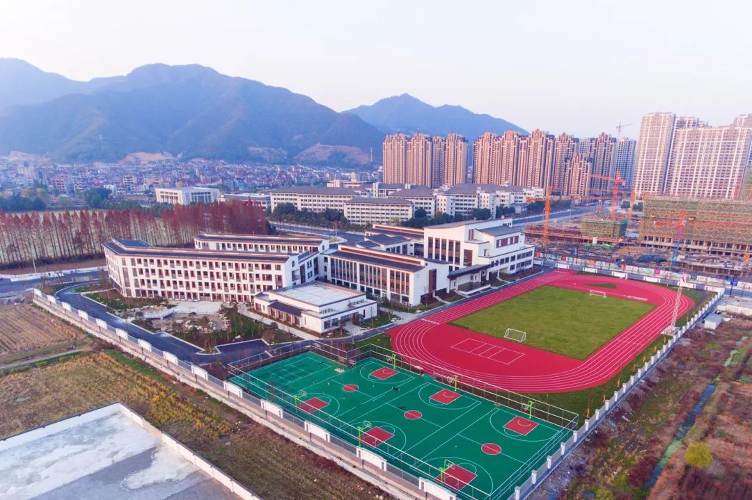 富阳区鹿山中学图片