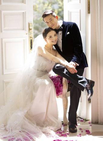 甄嬛傳五大主演的婚紗照沈眉莊挺著大肚子結婚很豪放