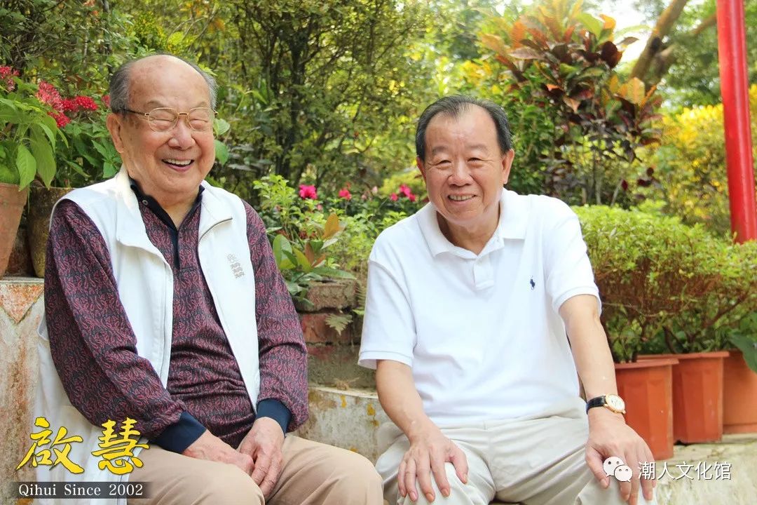 陈伟南先生和谢贤团先生在香港金督花园晨练