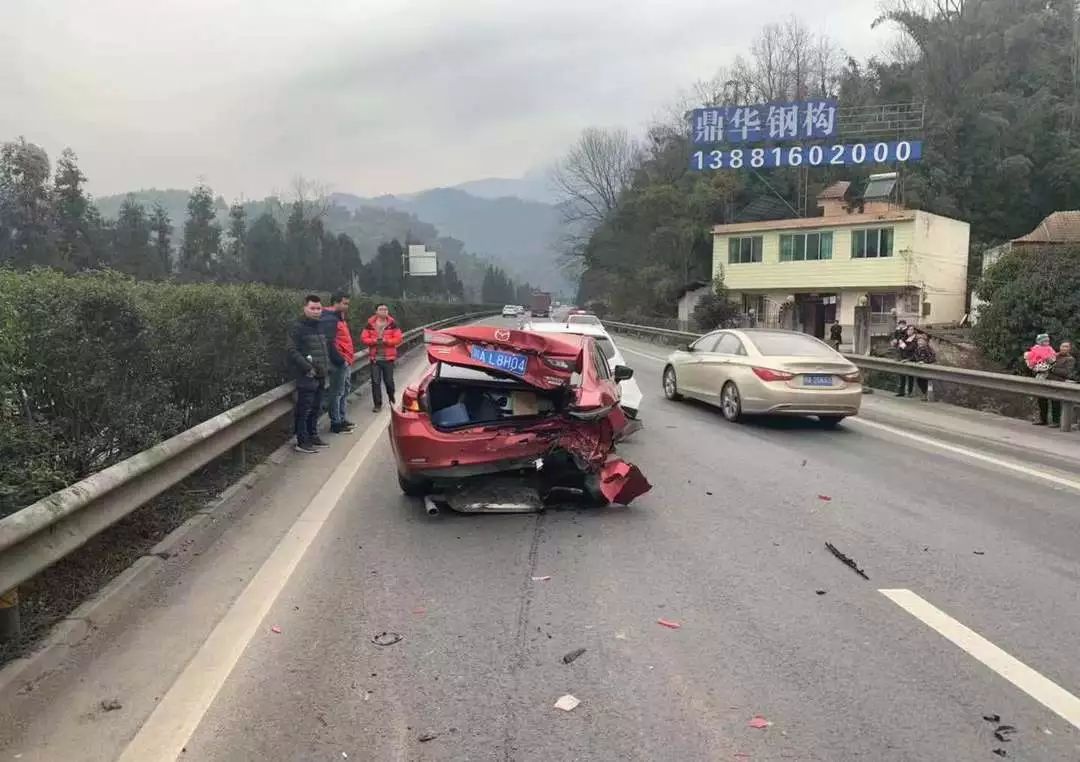 成雅高速车祸今天图片