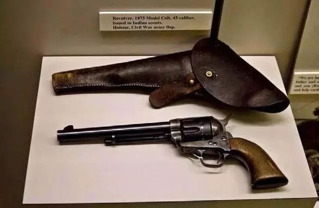 军事博物馆中的柯尔特m1873转轮手枪柯尔特是一个技术和经营两方面的
