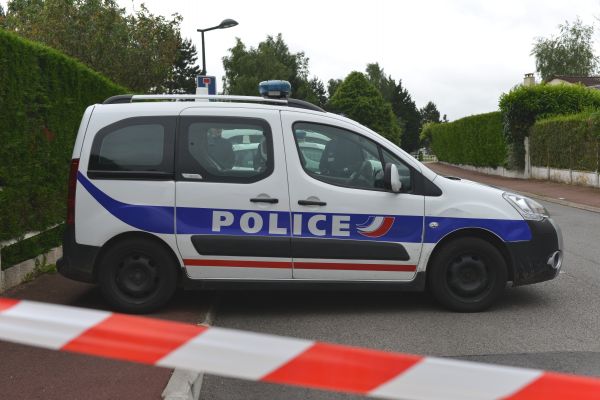 法国警方捣毁一跨国贩毒网 缴获15吨大麻
