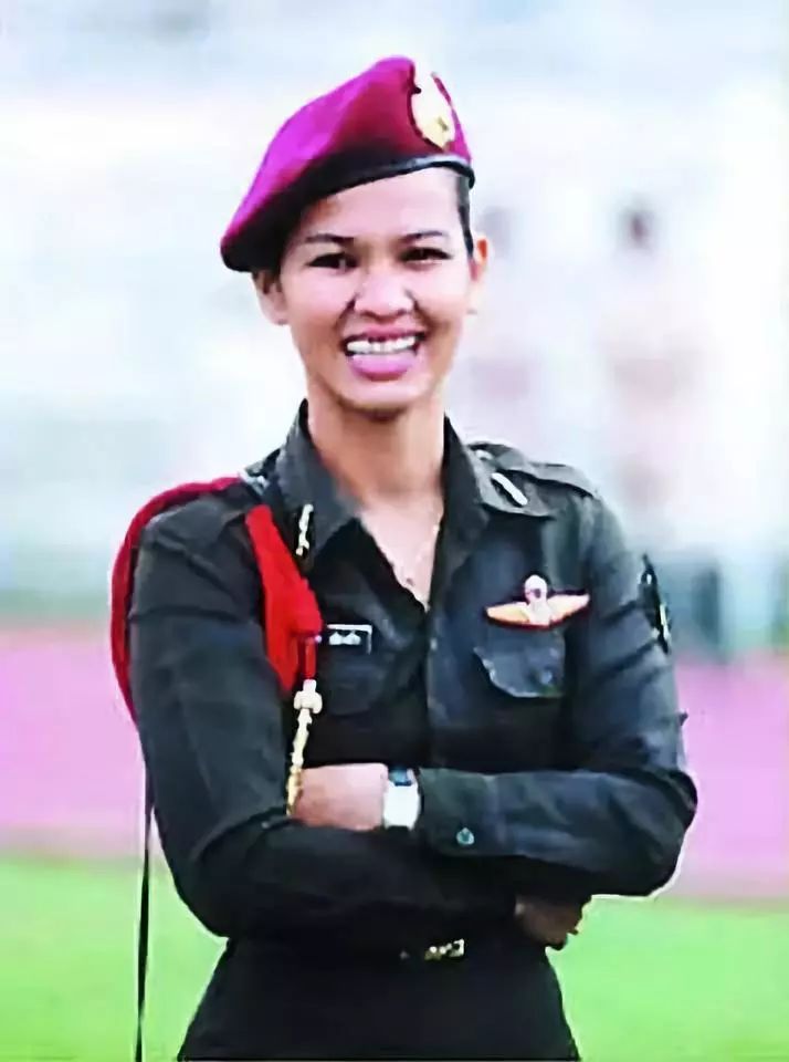 菲律宾女兵图片