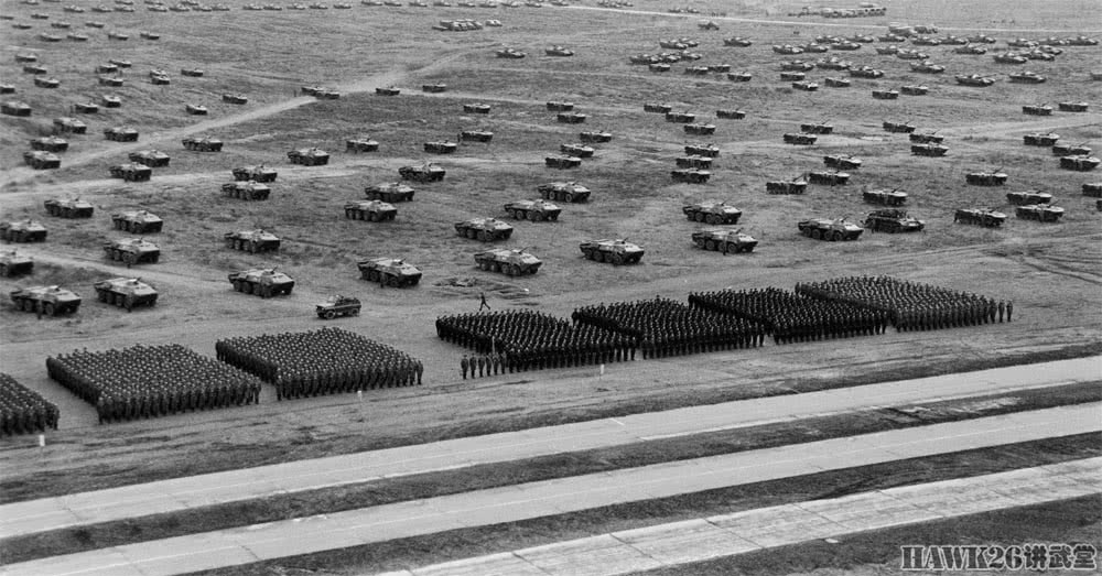 人类历史上规模最大的军演西方81苏联亮肌肉威慑北约
