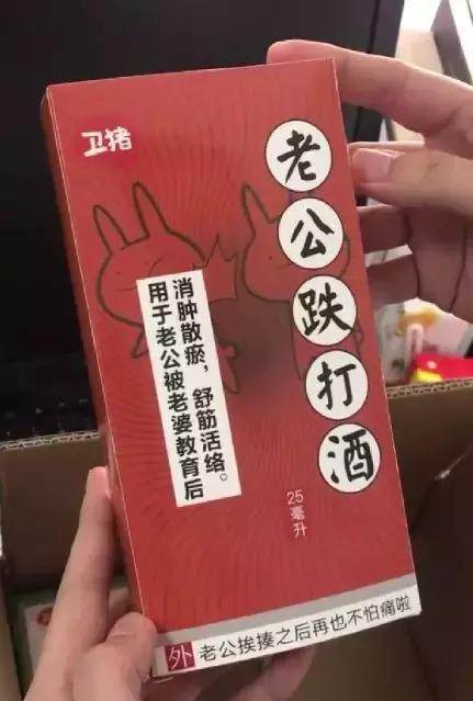 幽默笑話:老闆,你家雞吃的都是車釐子,這得賣多少錢一斤啊!