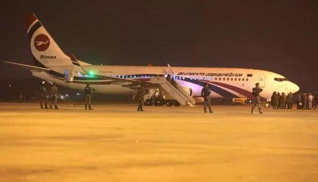 据现场目击者称,这架从达卡经吉大港前往迪拜的bg147航班于当地时间2