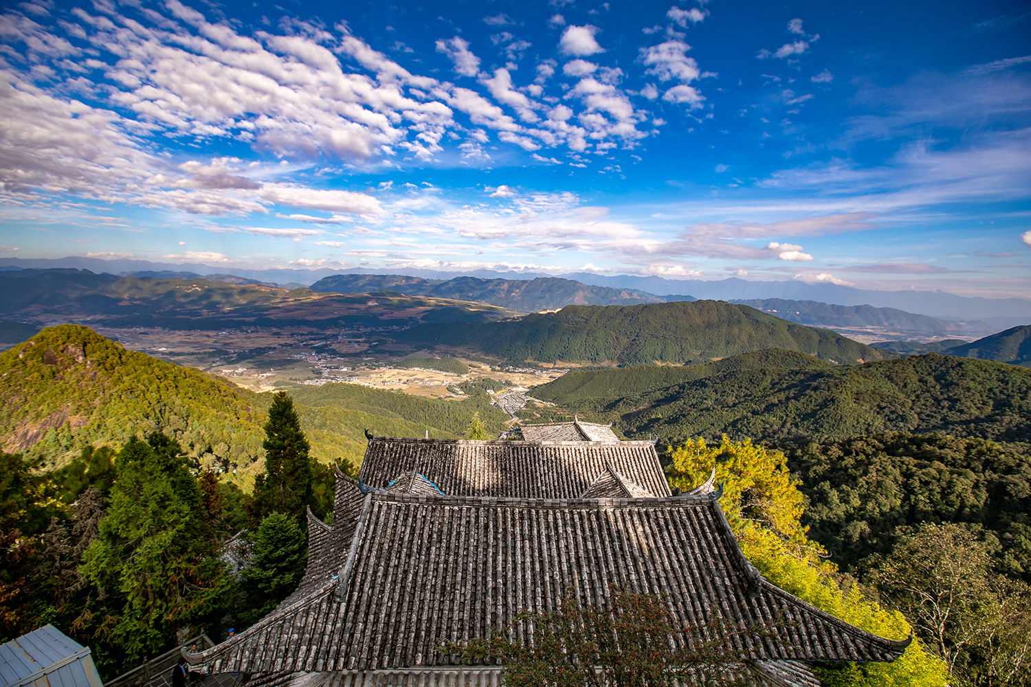 騰衝雲峰山:山頂是鬼斧神工的險峻,山腳是晚霞歸家的安寧