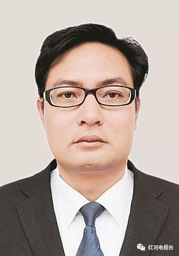 历任弥勒县新哨镇副镇长,县委办公室副主任,巡检司镇镇长,虹溪镇党委