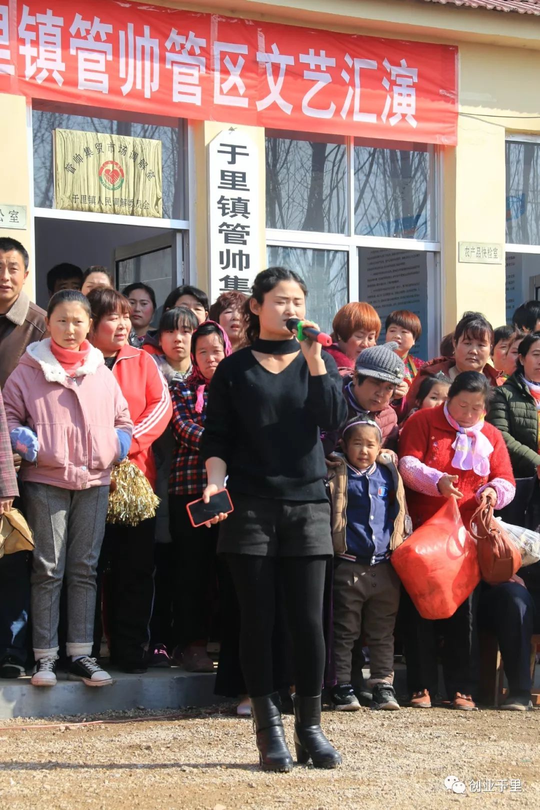 后逊峰村表演广场舞《中国歌最美▲王家庄子村宋启秀独唱《情火》