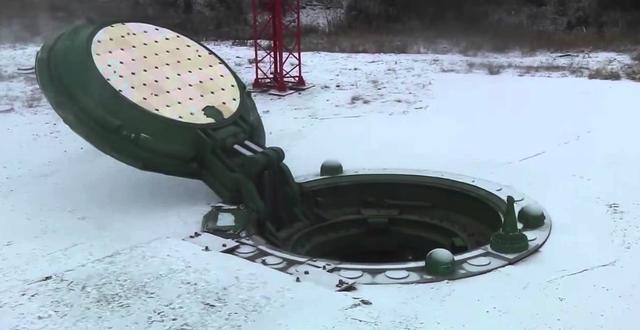 图为在冰原当中竖立的俄罗斯火箭军亚尔斯核导弹发射井,德国不具备