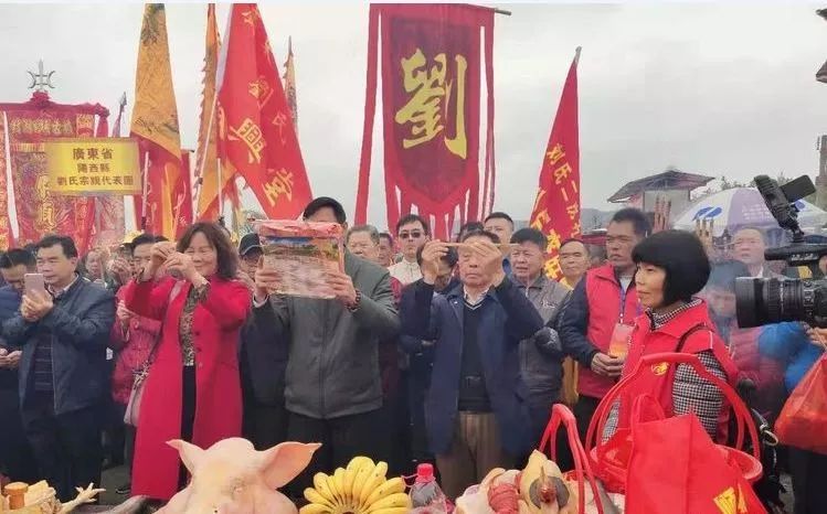 广东兴宁刘氏总祠举行隆重的祭祖活动人山人海十分热闹