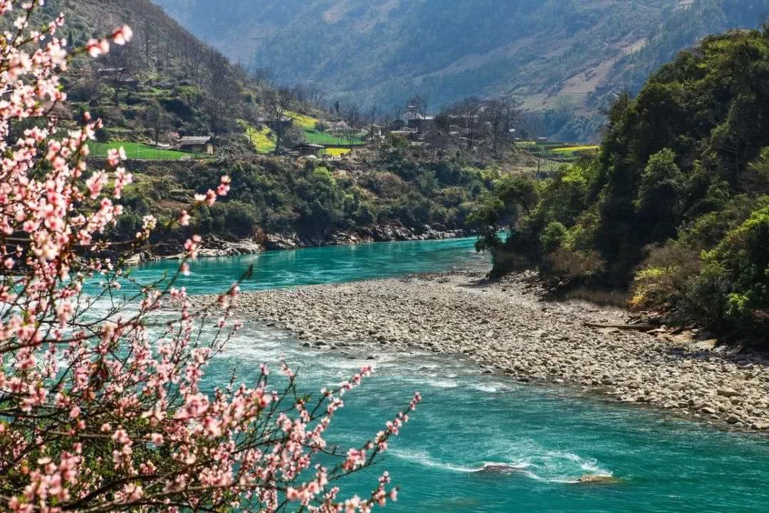 怒江桃花岛图片