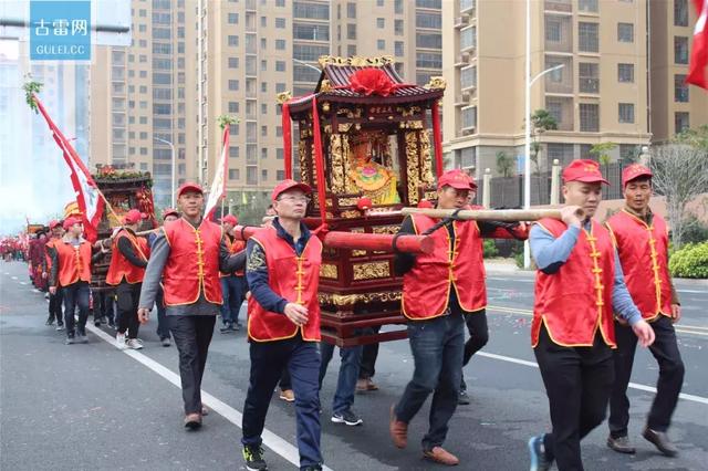 古雷镇东刘(西林房,汕尾房)抬尪"刘氏大军"到北坂恭请妈祖