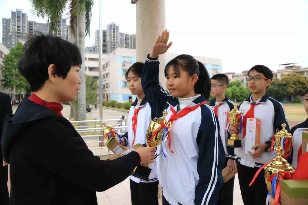 2019年2月25日上午,北滘镇承德小学召开了隆重的颁奖仪式,对2018学年