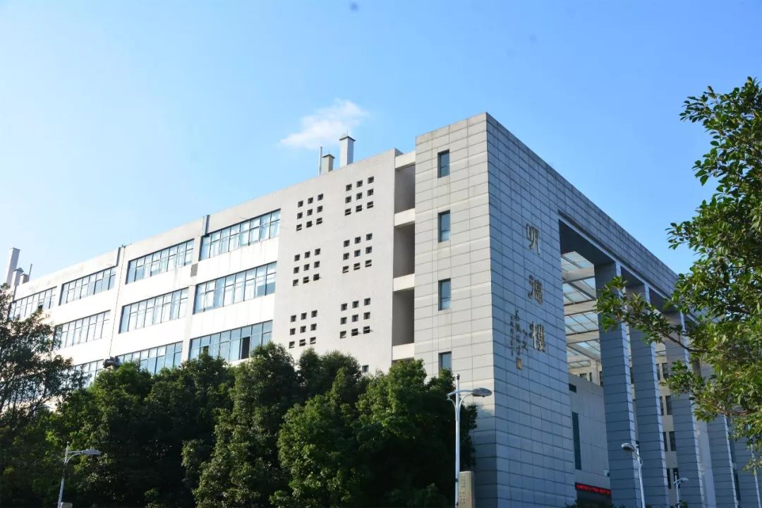 四川现代职业学院环境图片