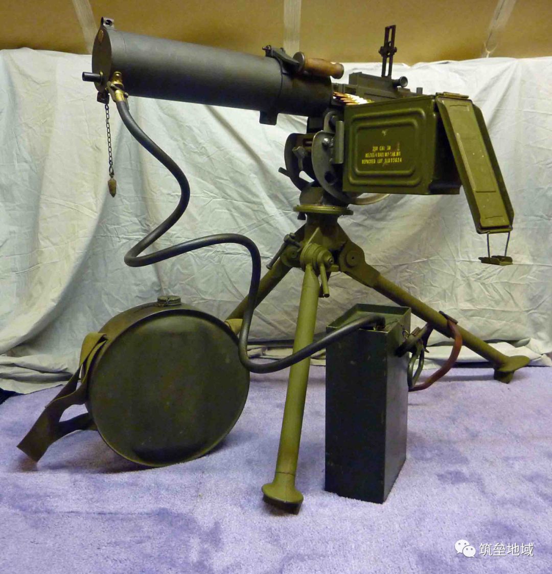 真实的二战美国兰博抱着机枪跟几十倍日军拼刺刀