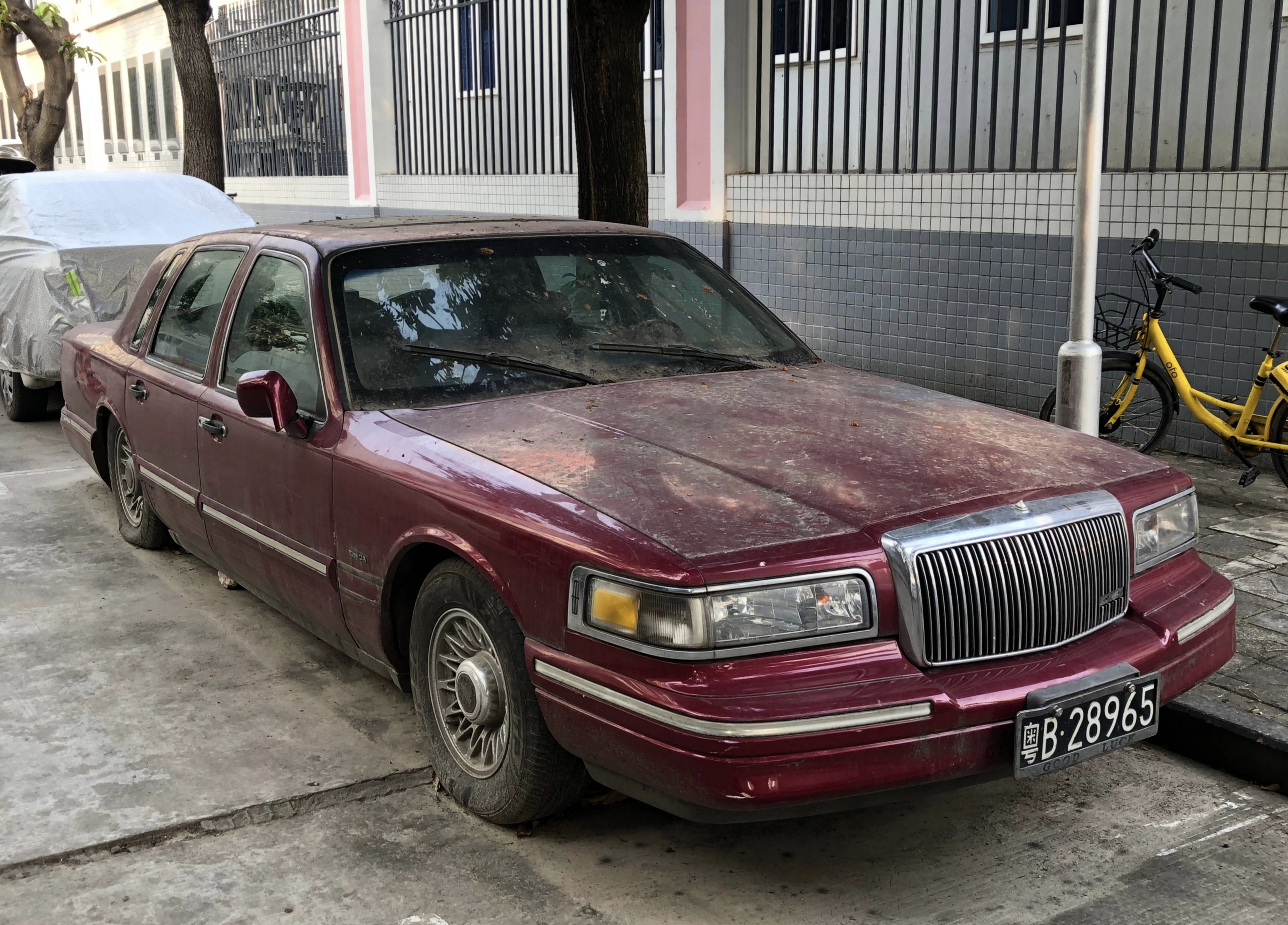 路边停了台25年前的僵尸车,曾经这台车等于北京二环的三套四合院