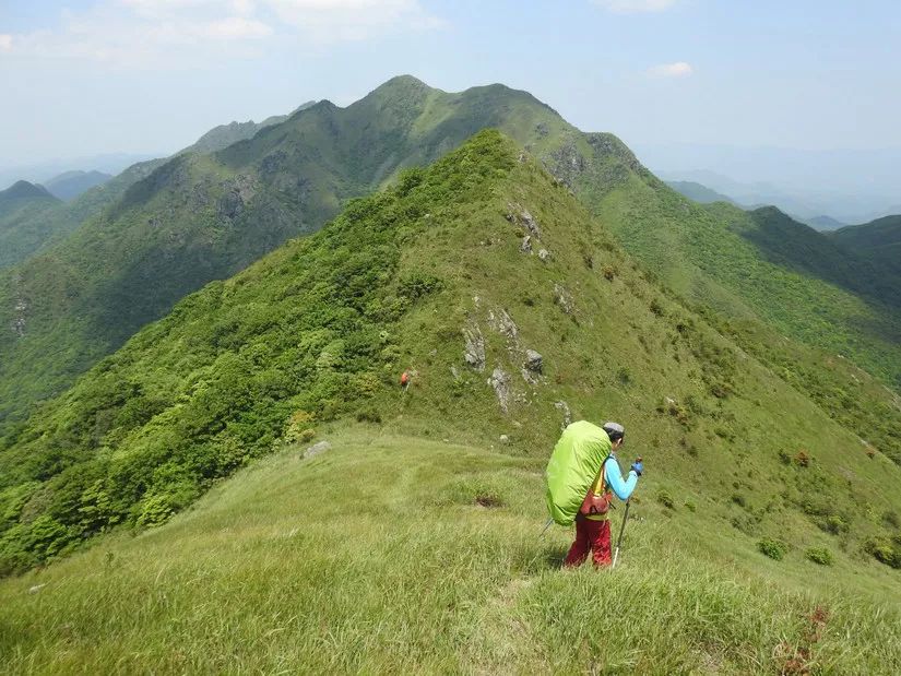 粵北第一峰黃牛石316週六晚17輕裝穿越廣東三大險峰之一黃牛石頂1430m