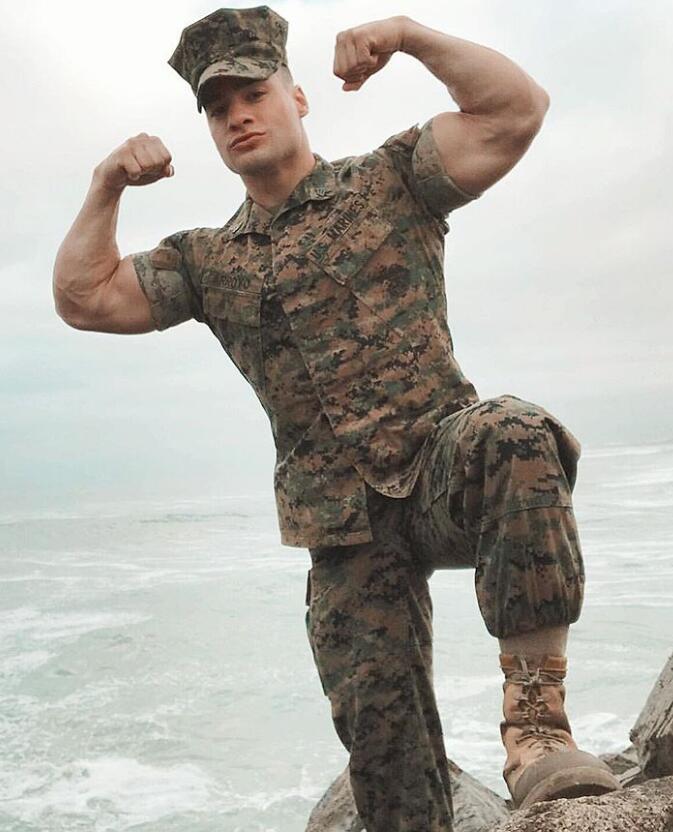 俄罗斯大兵健身图片