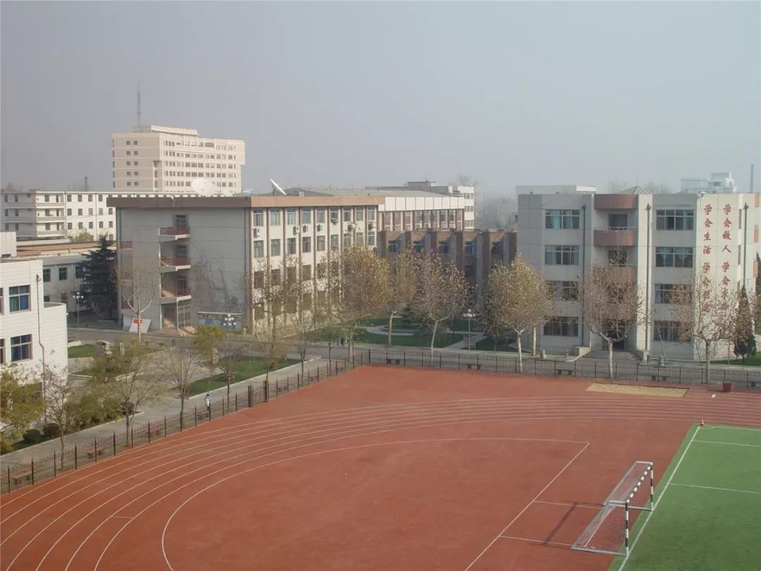 曲阜师范大学附属中学是山东省教育厅直属的省级规范化重点学校,1957