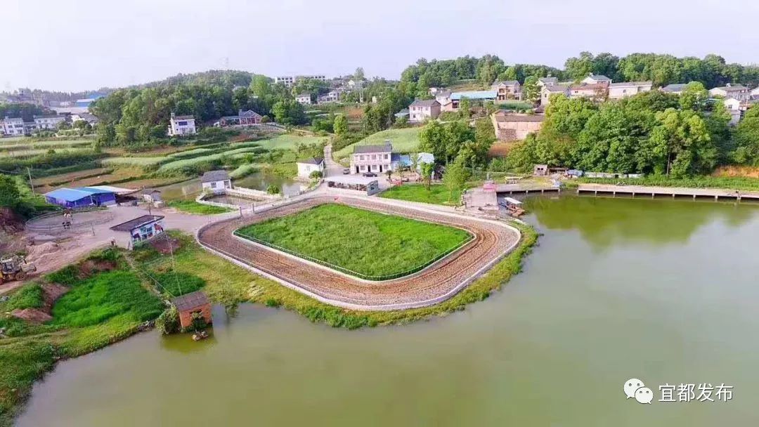 五眼泉鎮響水洞村青林寺因建於盛唐時期的青林寺廟而得名,是清江高壩