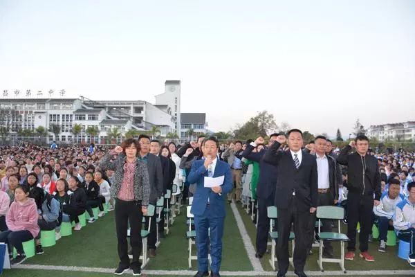 校園動態2幸福都是奮鬥出來的西昌二中20182019學年下期開學典禮