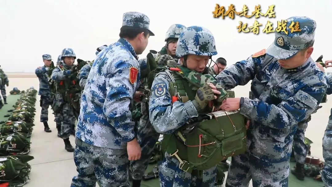 這次跳傘訓練,由旅領導機關帶領空降兵營,以及偵察,工兵,防化,通信等