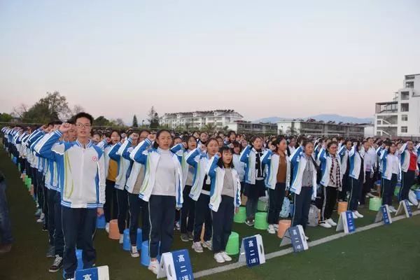 校園動態2幸福都是奮鬥出來的西昌二中20182019學年下期開學典禮