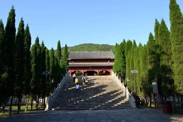 四祖寺 横亘在黄冈的大山密林之中,有一座黄梅县城,家喻户晓的