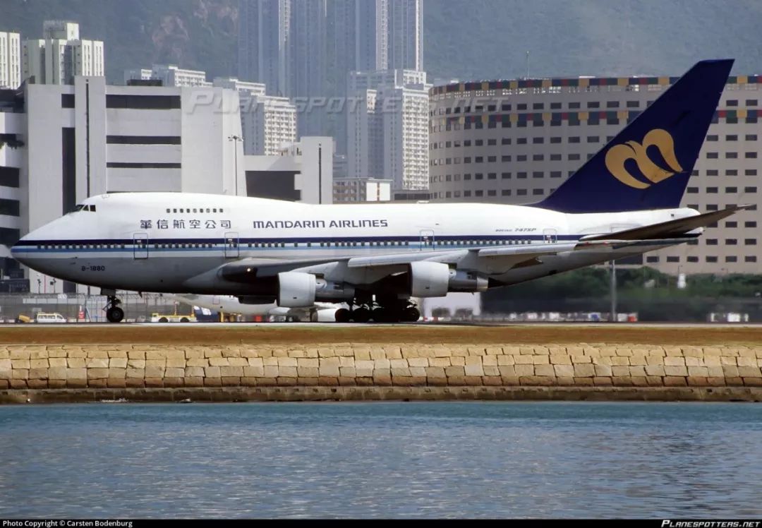 华信航空747图片