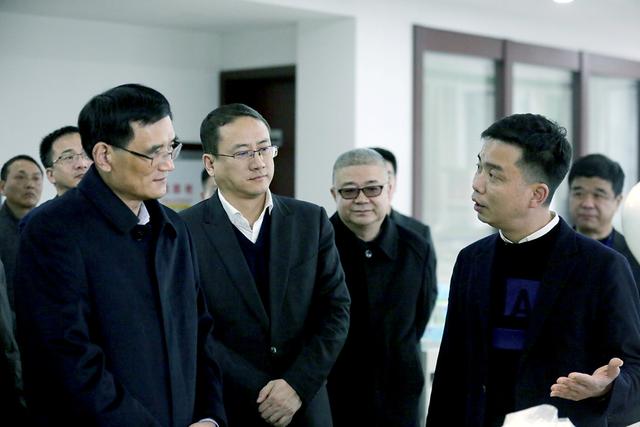 管委会党组书记华健,桐庐县委常委,统战部部长潘渭等省市县领导陪同调