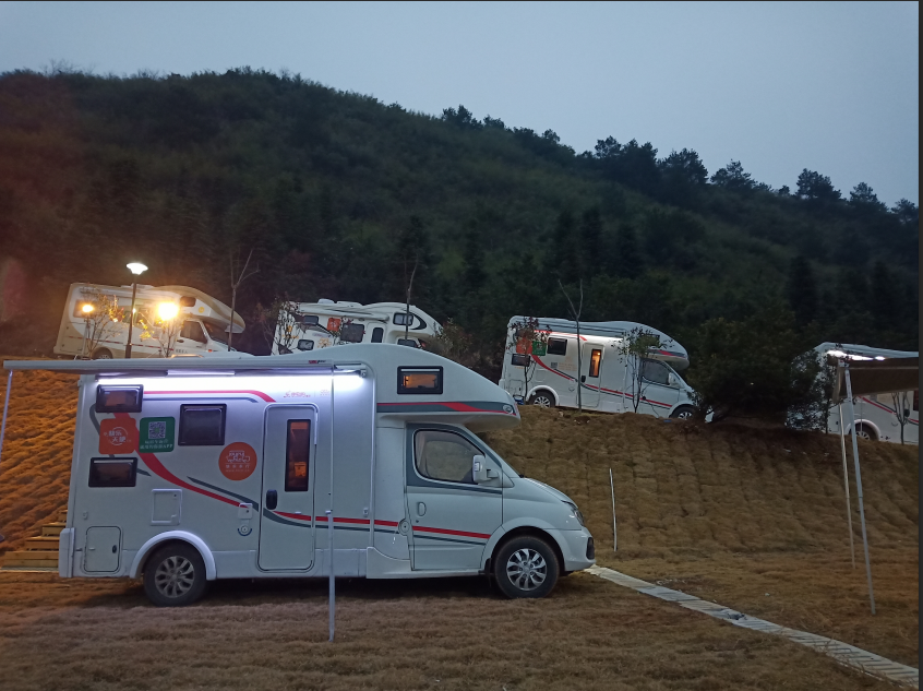 雨天房车野外露营注意事项